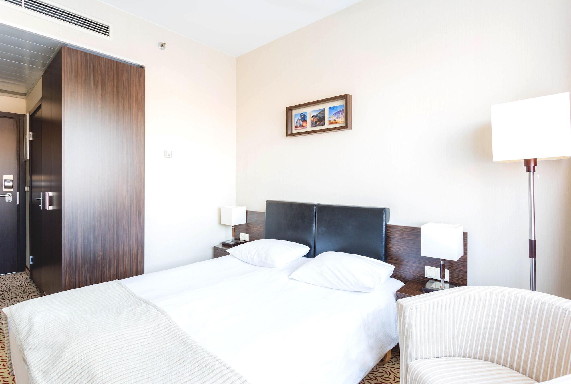 Qubus Hotel Lodz Екстериор снимка