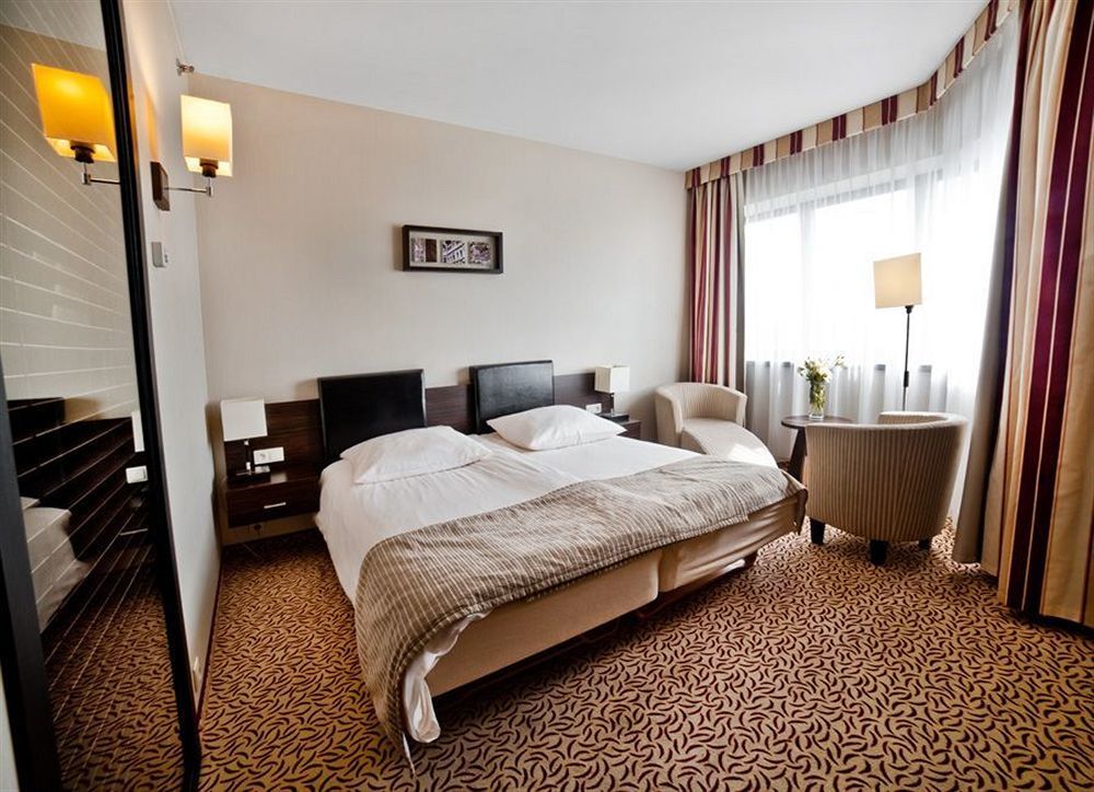 Qubus Hotel Lodz Екстериор снимка