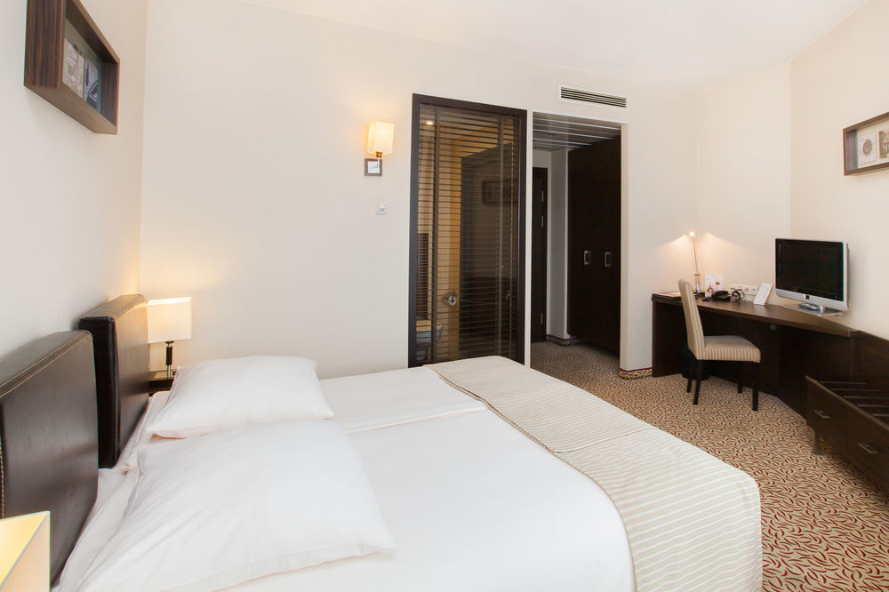 Qubus Hotel Lodz Екстериор снимка