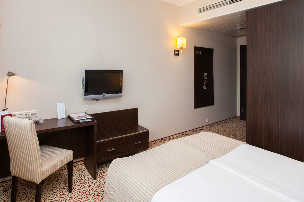 Qubus Hotel Lodz Екстериор снимка