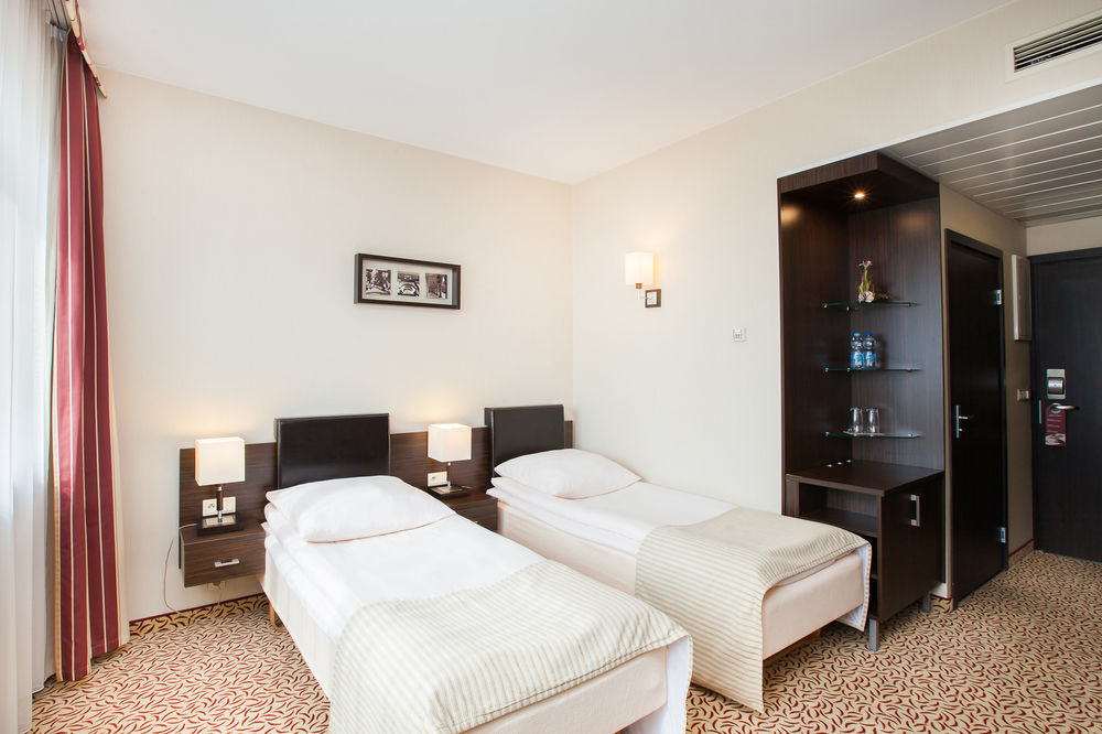 Qubus Hotel Lodz Екстериор снимка